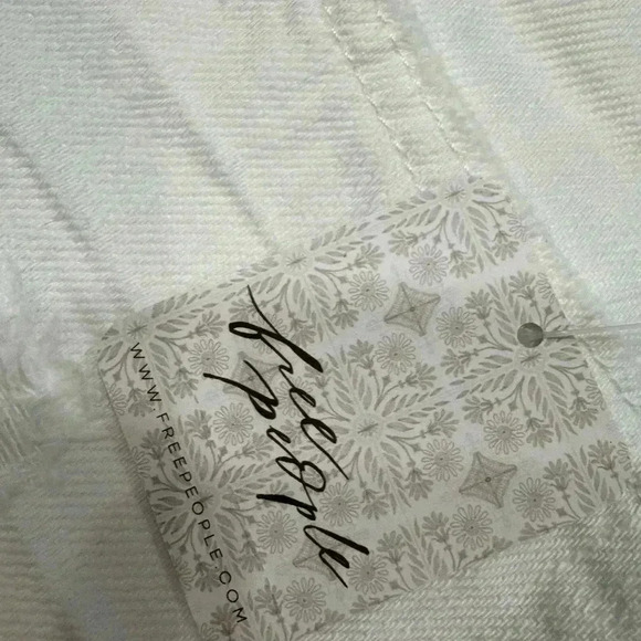 Free People women’s white denim cut off shorts size 26 NEW with tags - Picture 6 of 9
